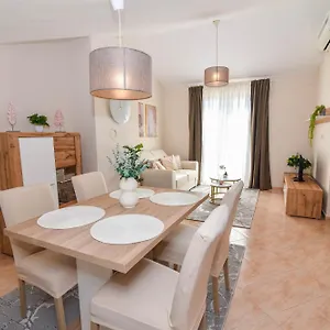 apartments-amico.hotelinzadar.com/