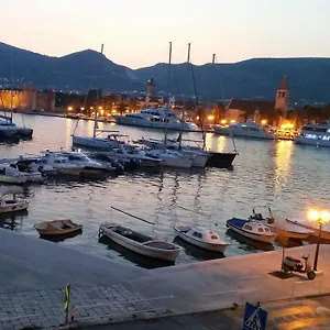 heritage-bella-vista-apartments.hotels-in-trogir.com/
